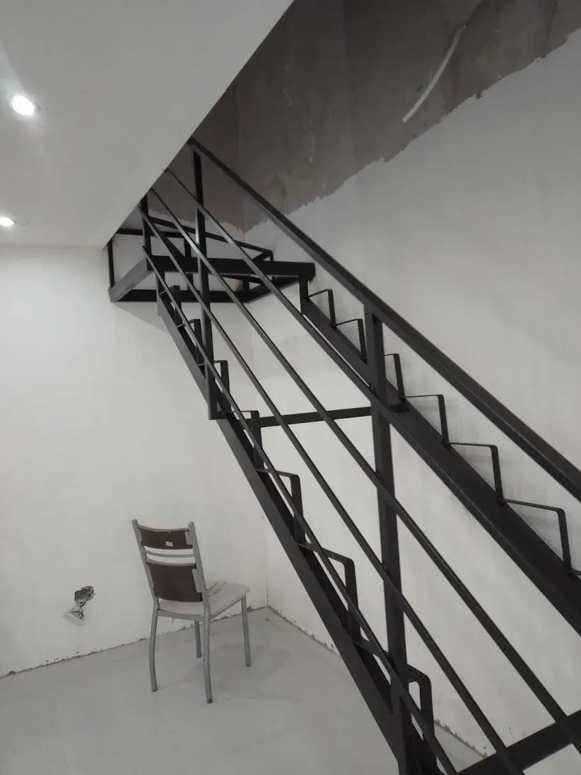 Escalera interior de hierro